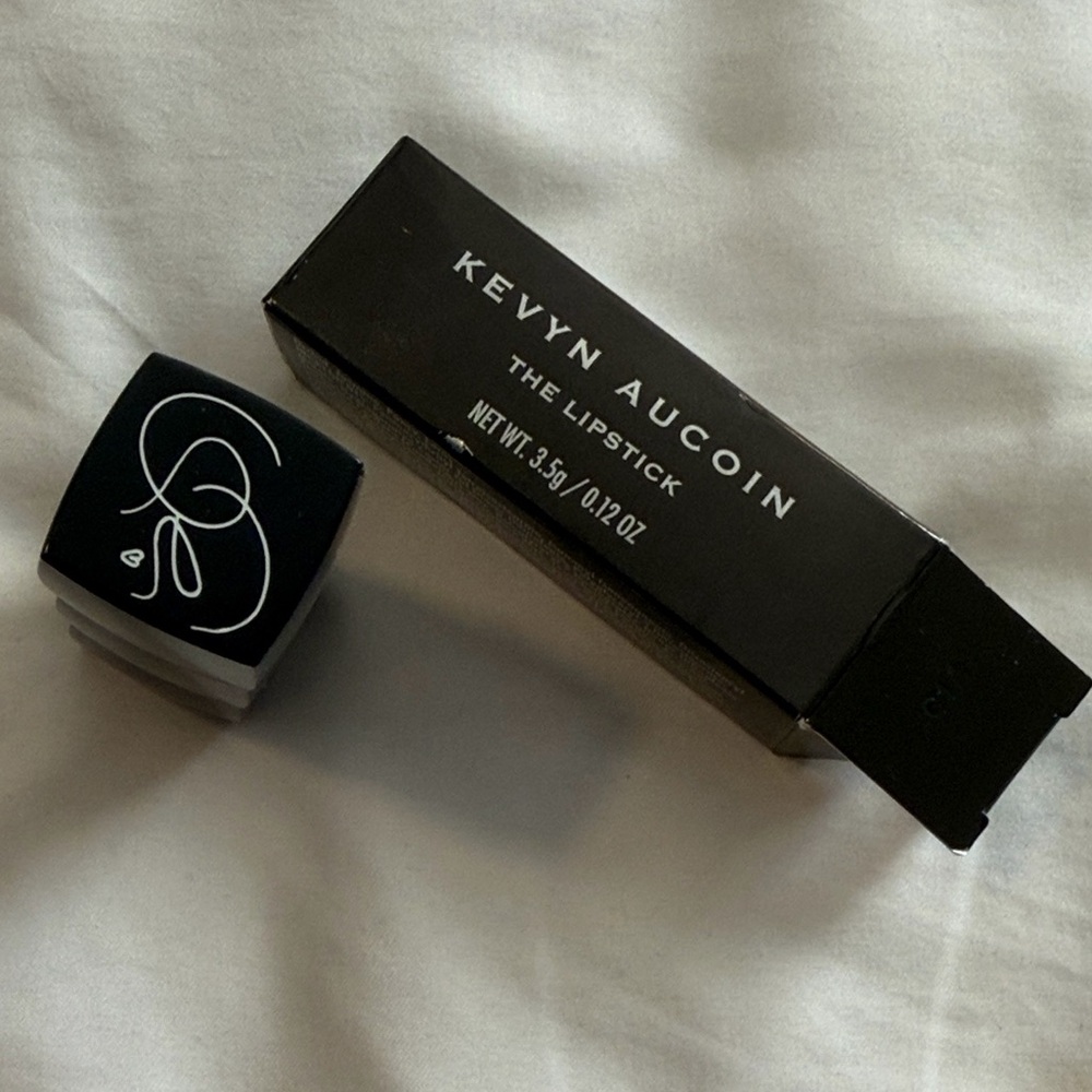 New in Box Kevyn Aucoin “Lily, Cherry Blossom” The Lipstick Pink
